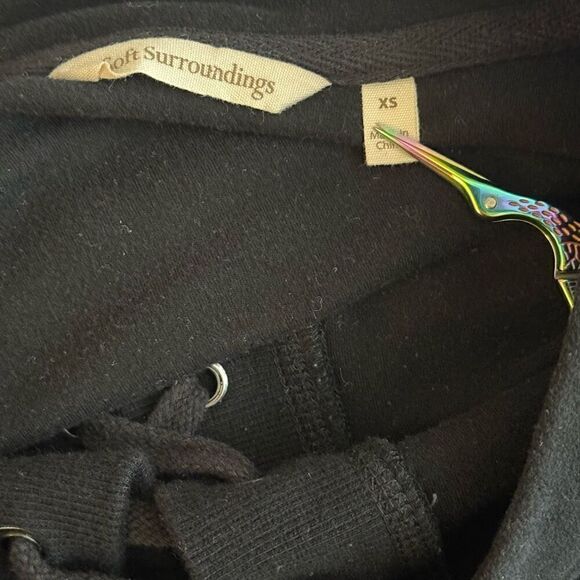 Soft Surroundings Black with Gold Stitching Crewneck Sweatshirt - Women’s US XS - Picture 6 of 7